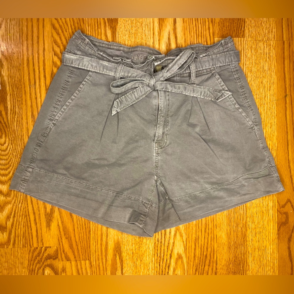 American Eagle high rise khaki shorts with pleats & belt 4in inseam